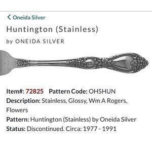 Oneida Silver WM A Rogers Huntington Stainless Slotted Serving Spoon Glossy Fini